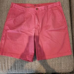 Izod Men's Red Flat-Front Shorts